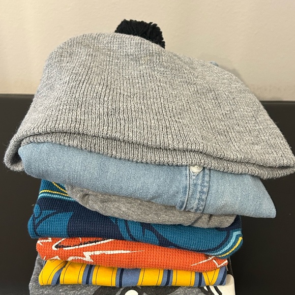 4T Boys Lot of 6 with Long Sleeve Graphic T-Shirts, hat, and jacket. - Picture 2 of 8